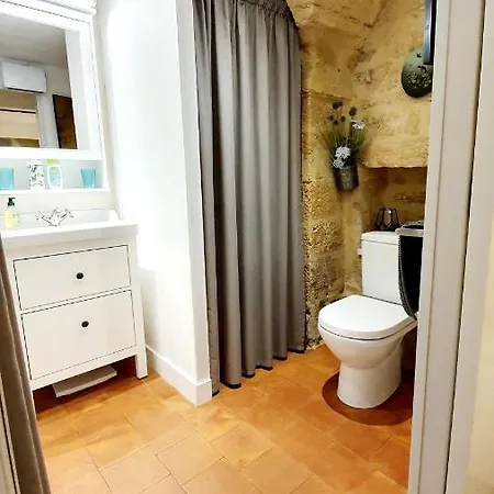 Dans De Flaux Apartment Uzes