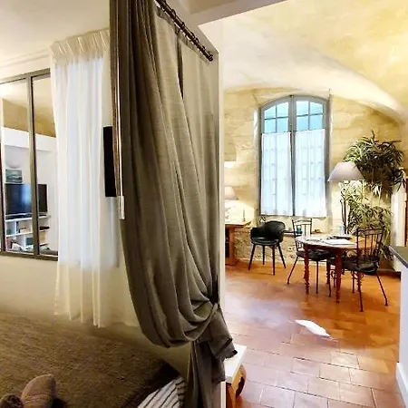 Dans De Flaux Apartment Uzes