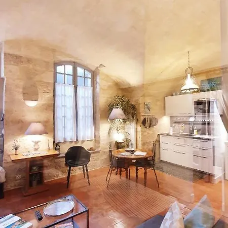 Dans De Flaux Apartment